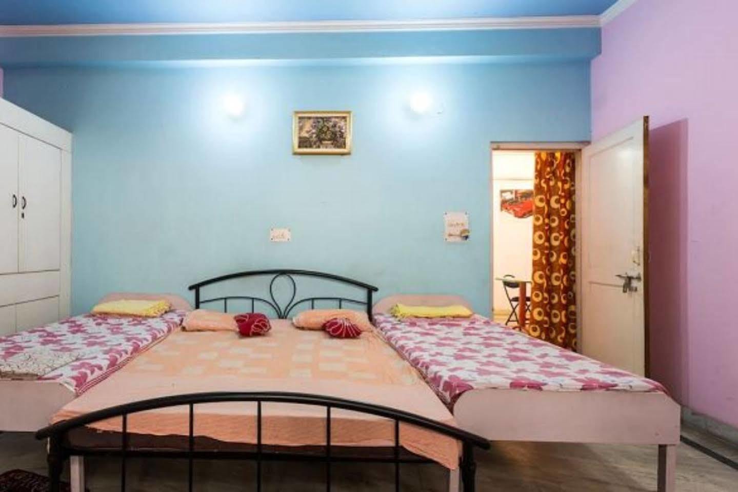 Balaji Guest House - Home Stay グレーター・ノイダ エクステリア 写真