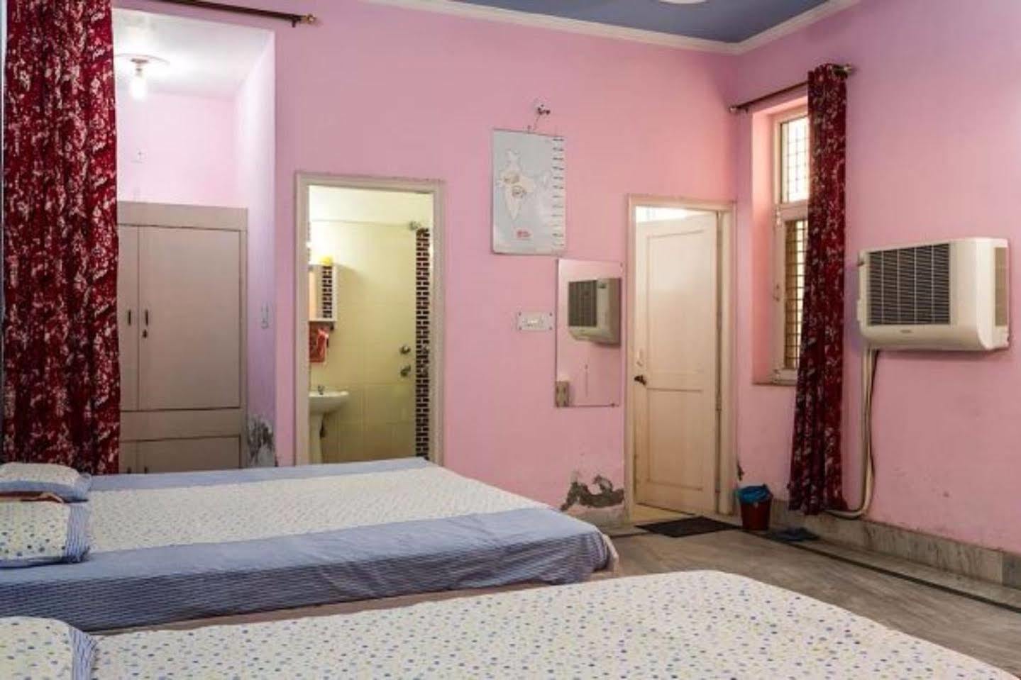 Balaji Guest House - Home Stay グレーター・ノイダ エクステリア 写真